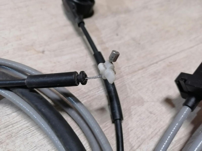 Duster №6 трос капота корректора фар