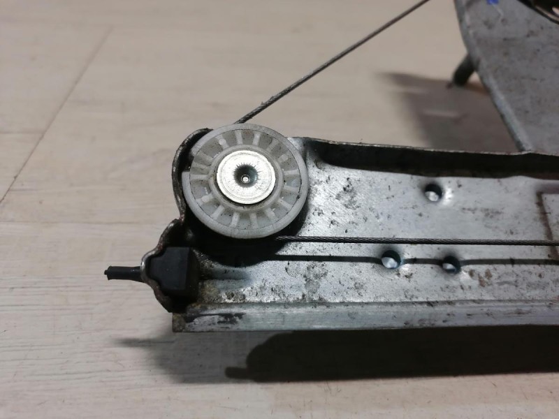 Duster №6 стеклоподъемник задний левый мех