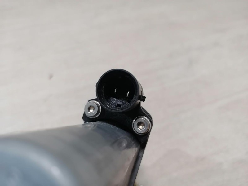 Duster №6 моторчик стеклоподъемника левый