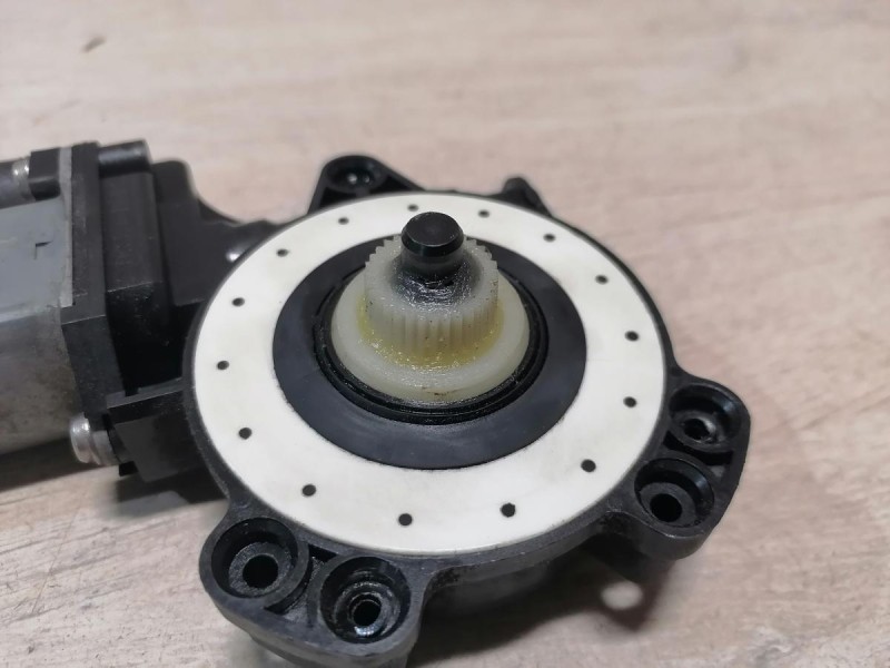 Duster №6 моторчик стеклоподъемника левый