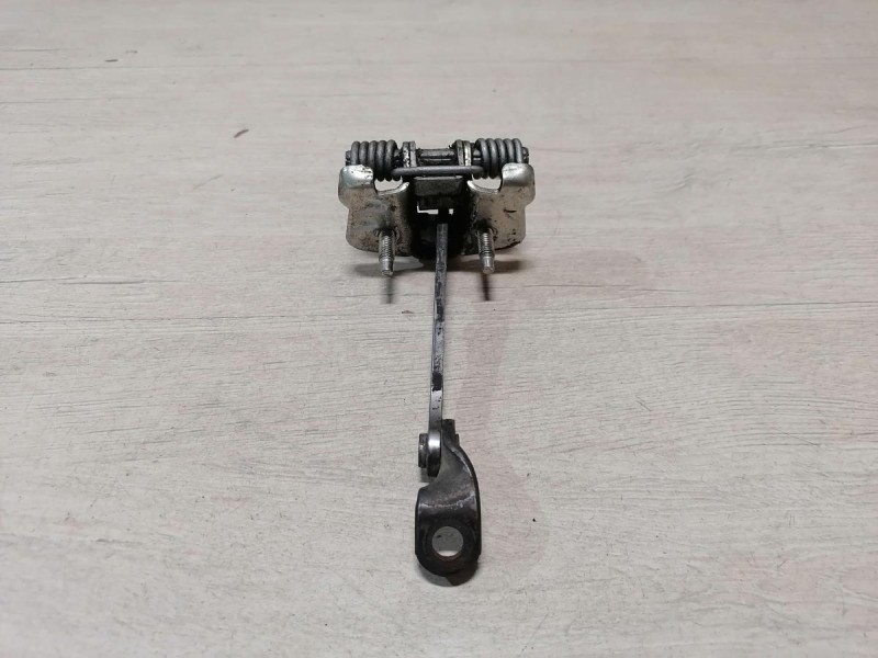 Duster №6 ограничитель двери