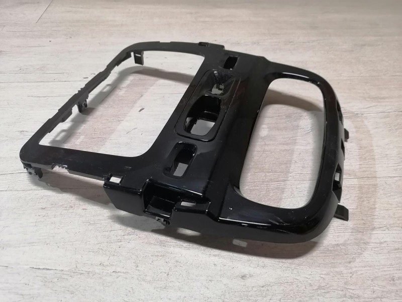 Duster №6 рамка под магнитолу деф