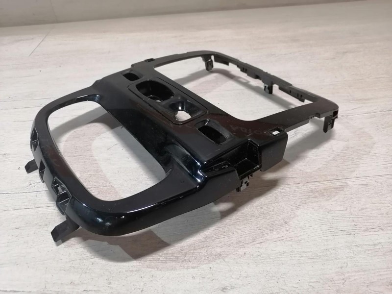 Duster №6 рамка под магнитолу деф