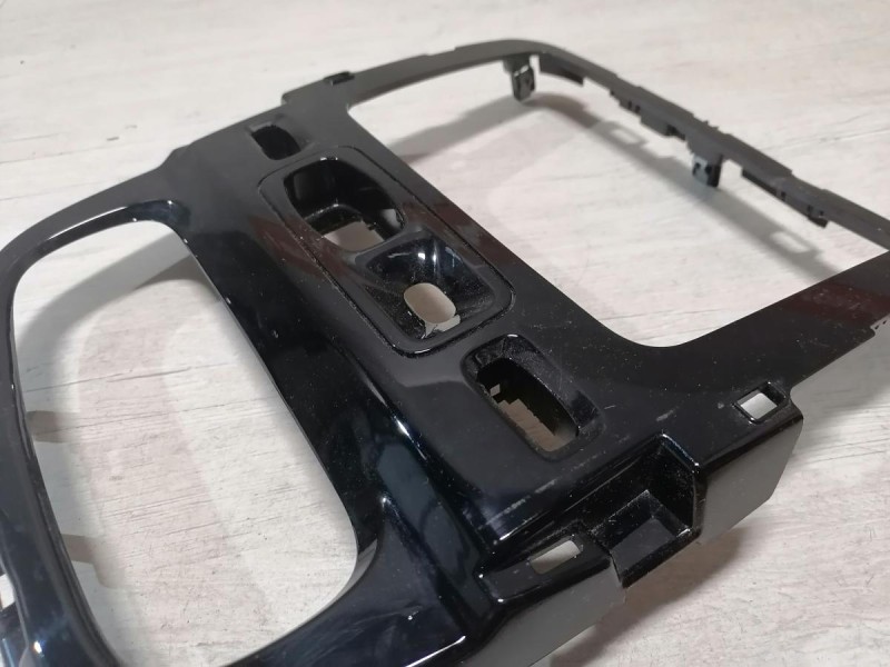 Duster №6 рамка под магнитолу деф