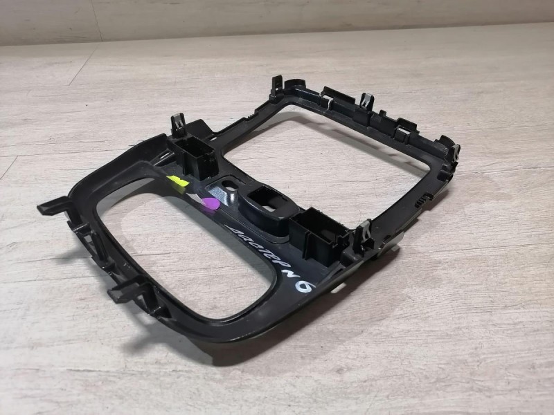 Duster №6 рамка под магнитолу деф