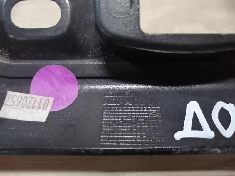 Duster №6 рамка под магнитолу деф