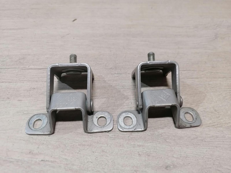 Duster №6 петля багажника