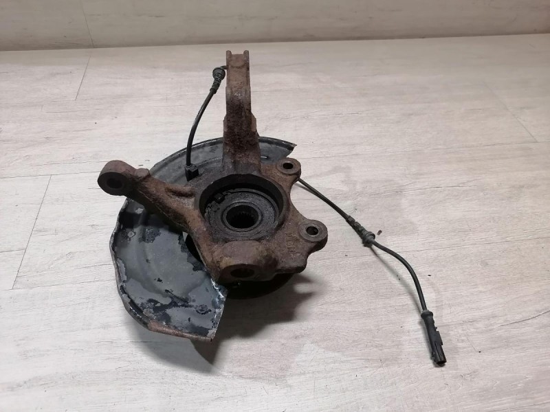 Duster №6 кулак передний левый