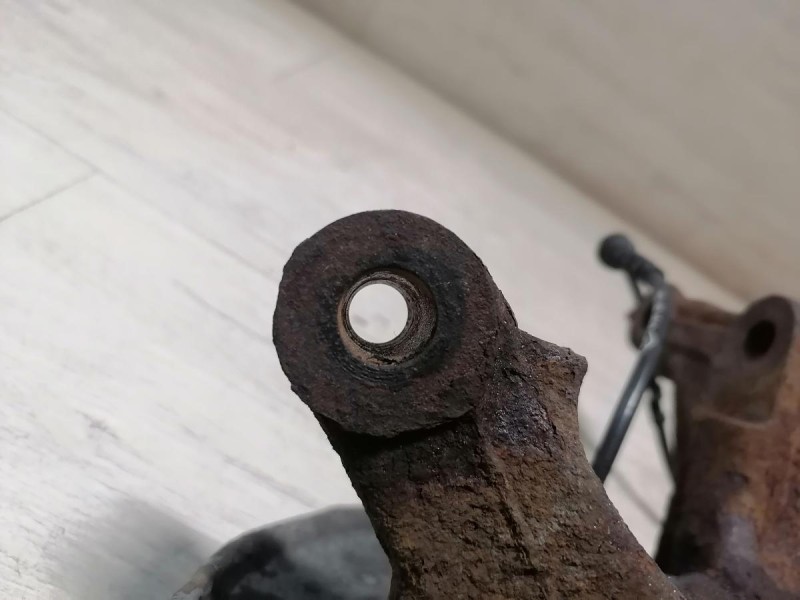 Duster №6 кулак передний левый