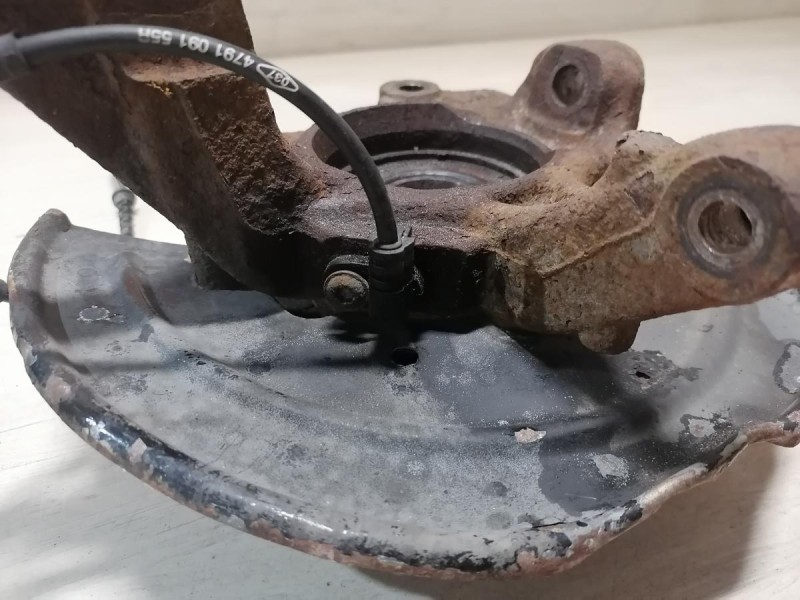 Duster №6 кулак передний левый