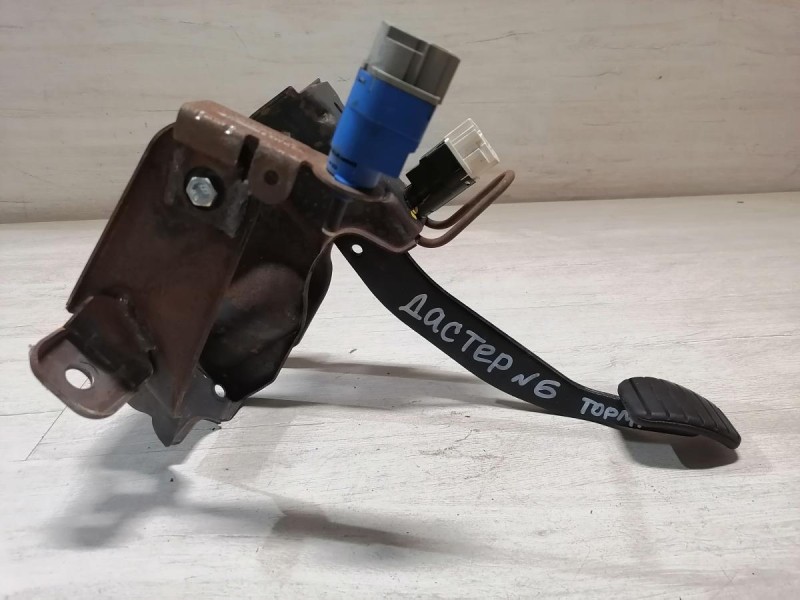 Duster №6 педаль тормоза