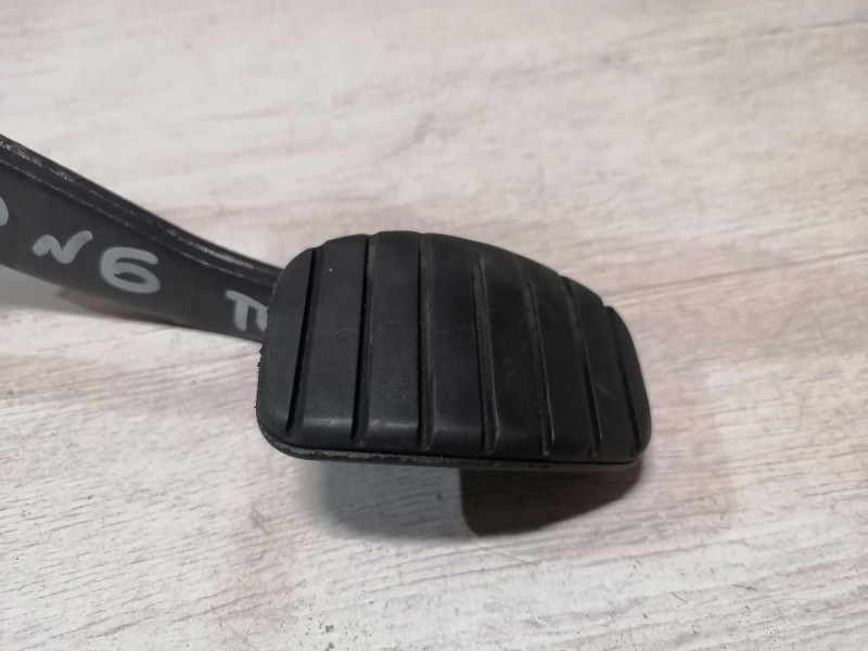 Duster №6 педаль тормоза