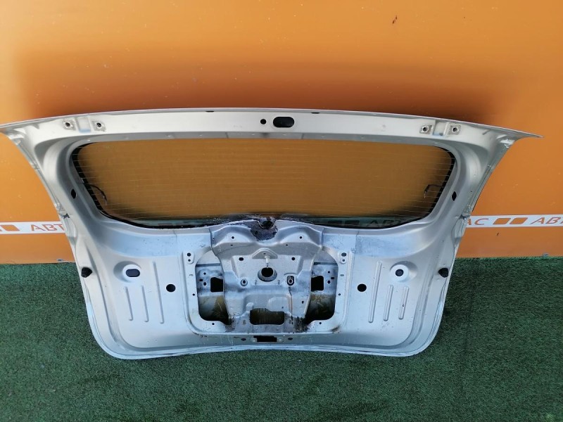 Duster №6 крышка багажника со стеклом деф