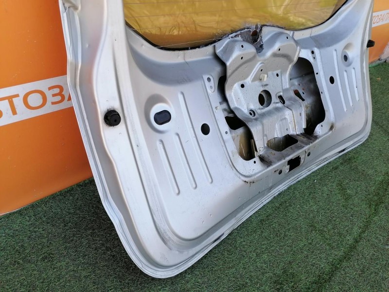 Duster №6 крышка багажника со стеклом деф