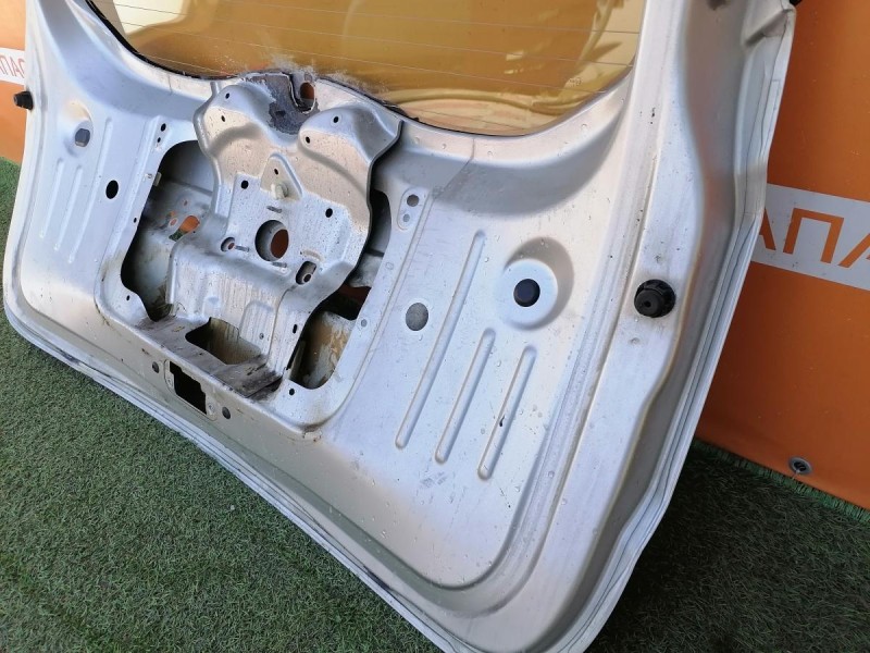 Duster №6 крышка багажника со стеклом деф