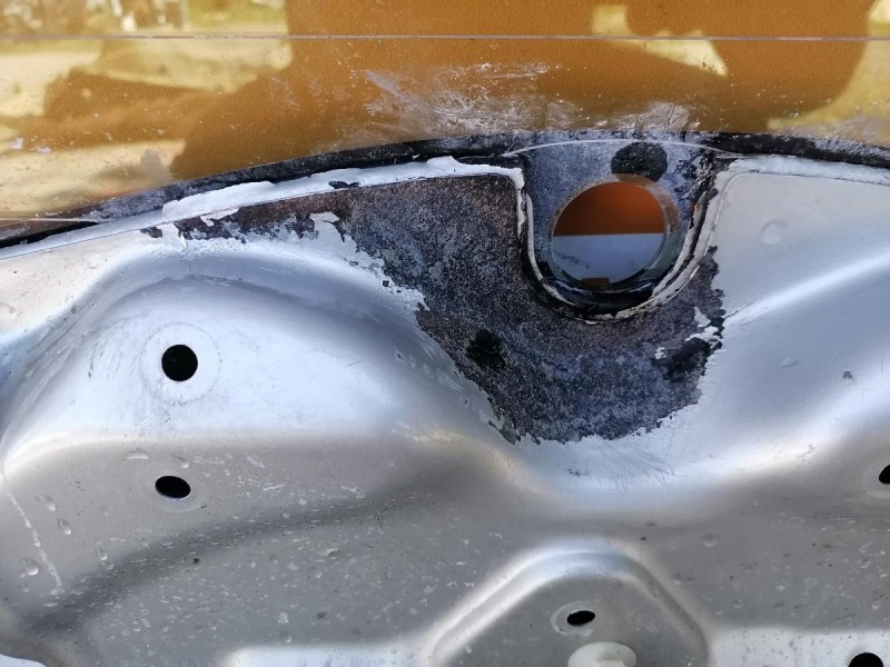 Duster №6 крышка багажника со стеклом деф