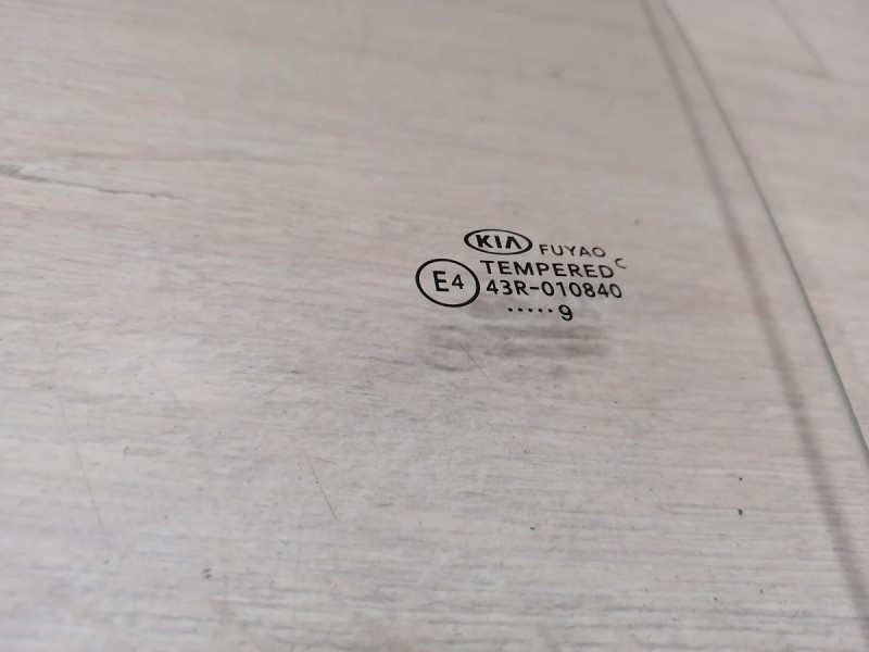 Rio 4 №1 стекло заднее левое 19