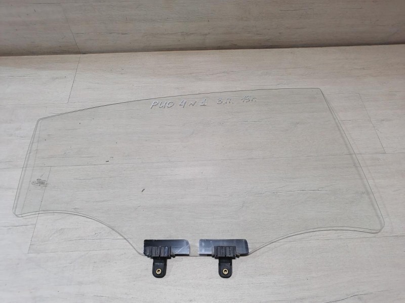 Rio 4 №1 стекло заднее правое 19