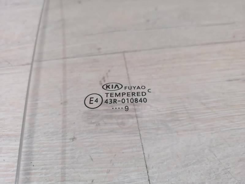 Rio 4 №1 стекло заднее правое 19