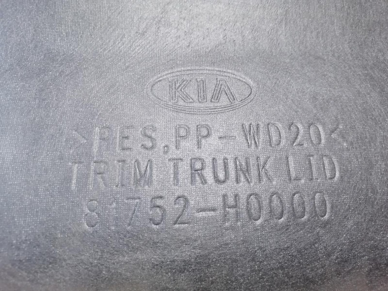 Rio 4 №1 обшивка крышки багажника