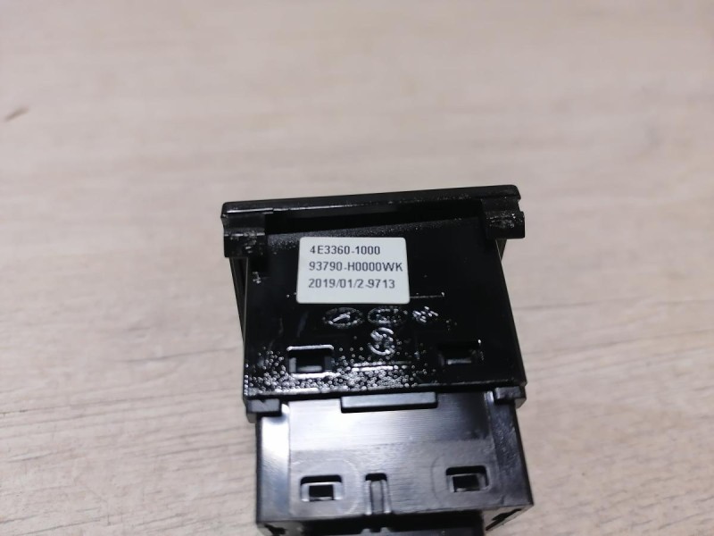 Rio 4 №1 кнопка аварийка