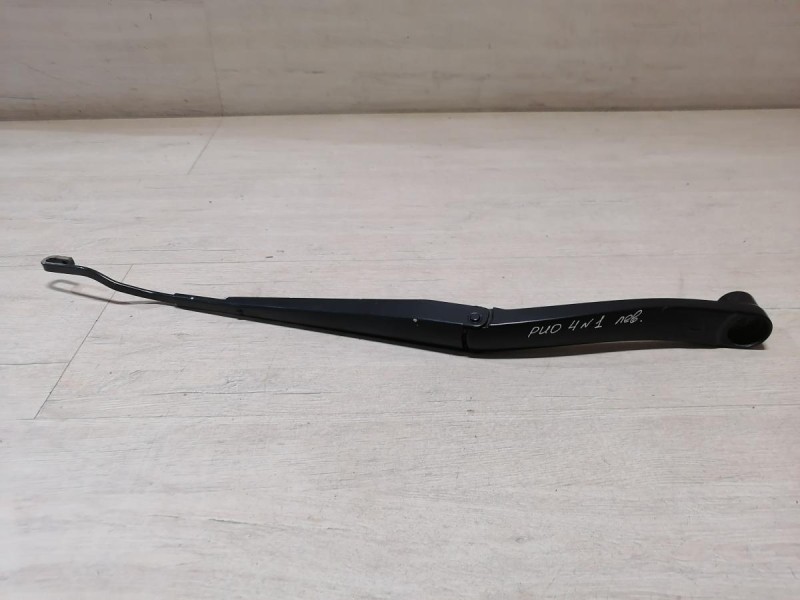 Rio 4 №1 поводок дворника левый