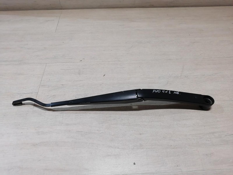 Rio 4 №1 поводок дворника левый