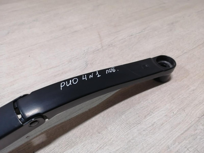 Rio 4 №1 поводок дворника левый