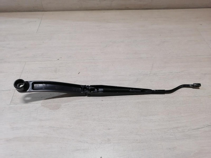 Rio 4 №1 поводок дворника левый