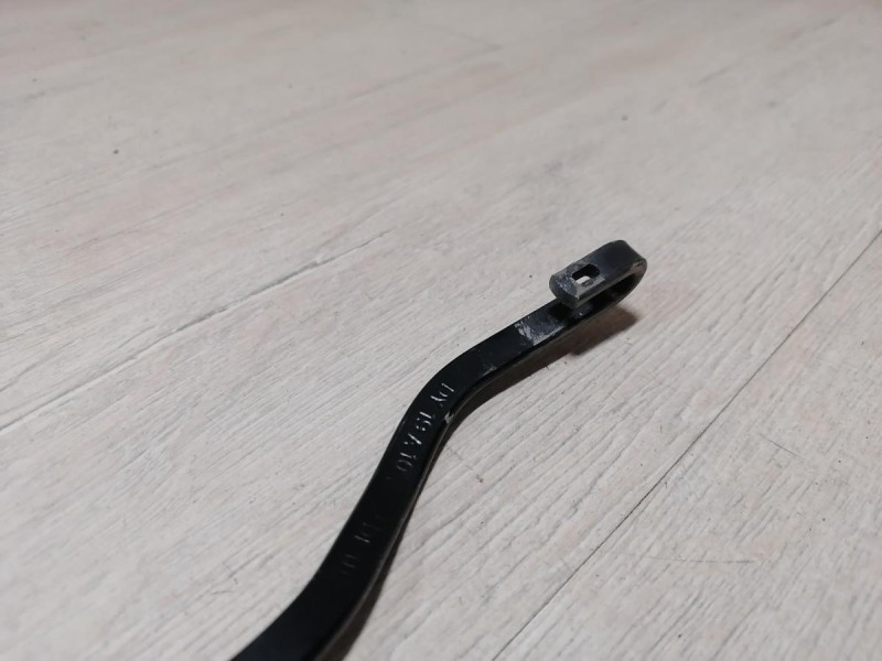 Rio 4 №1 поводок дворника левый