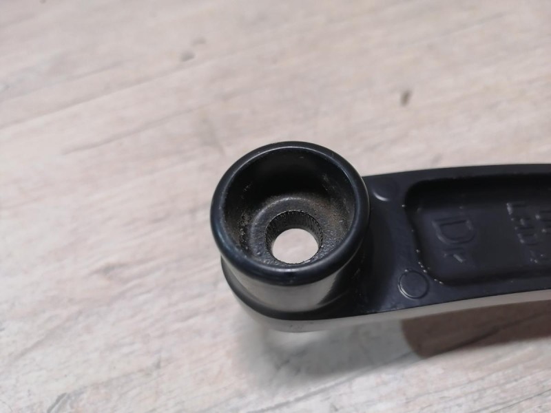 Rio 4 №1 поводок дворника левый