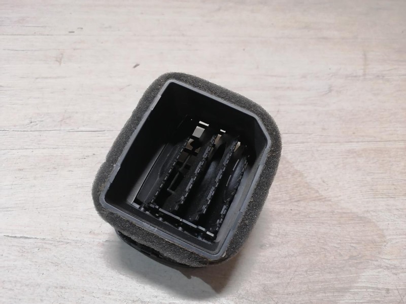 Rio 4 №1 дефлектор торпедо правый