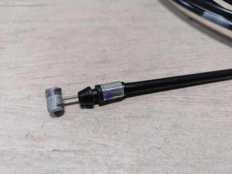 Rio 4 №1 трос багажника