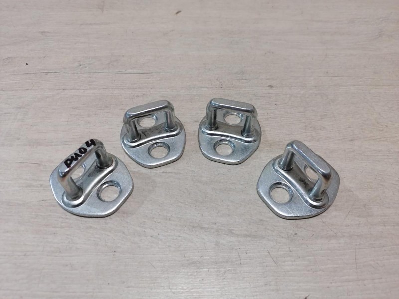 Rio 4 №1 петля замка двери