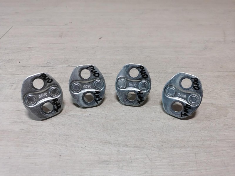 Rio 4 №1 петля замка двери