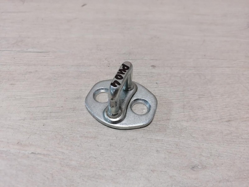 Rio 4 №1 петля замка двери