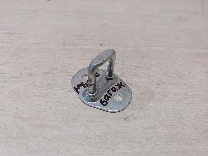 Rio 4 №1 петля замка багажника