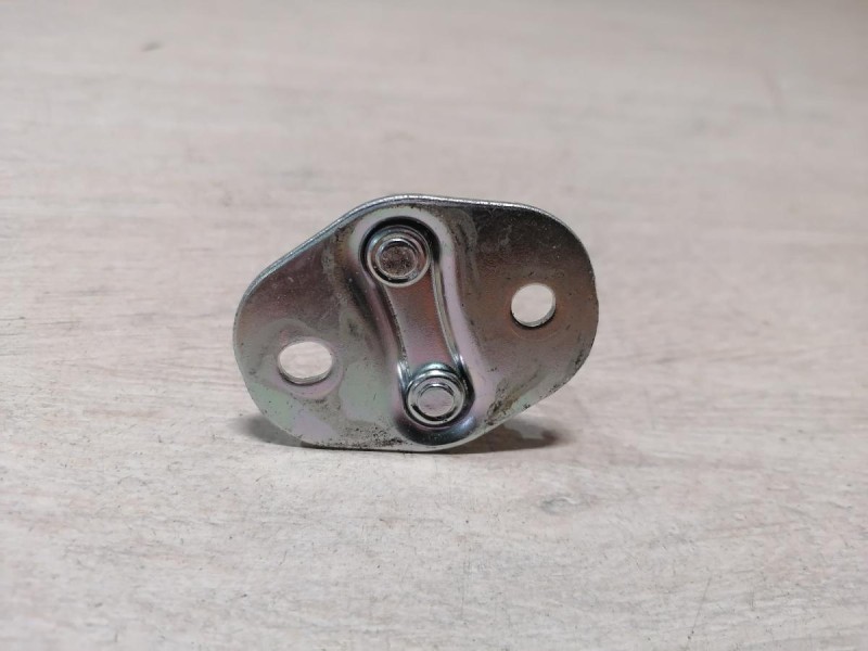 Rio 4 №1 петля замка багажника