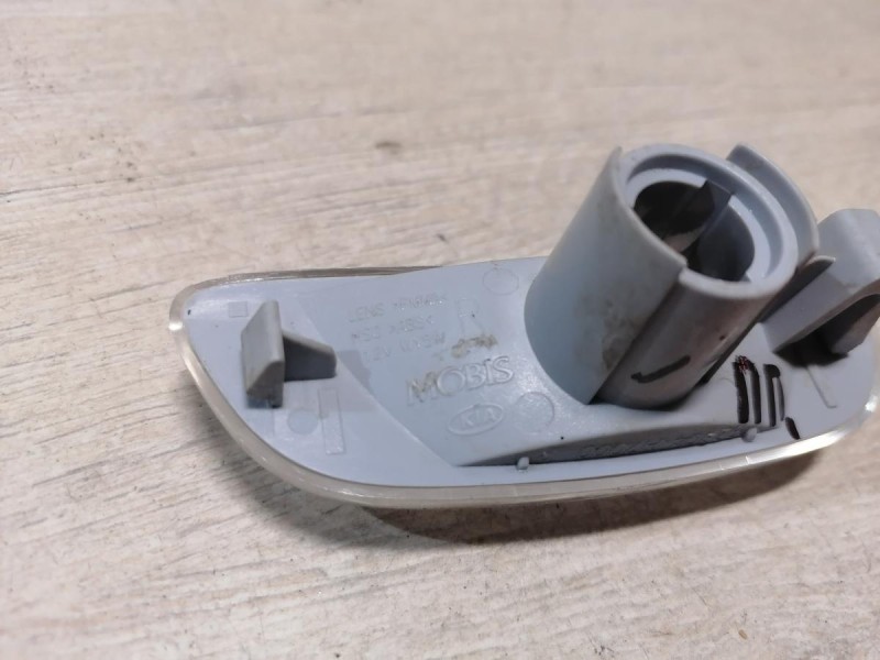 Rio 4 №1 повторитель поворота в крыло правый