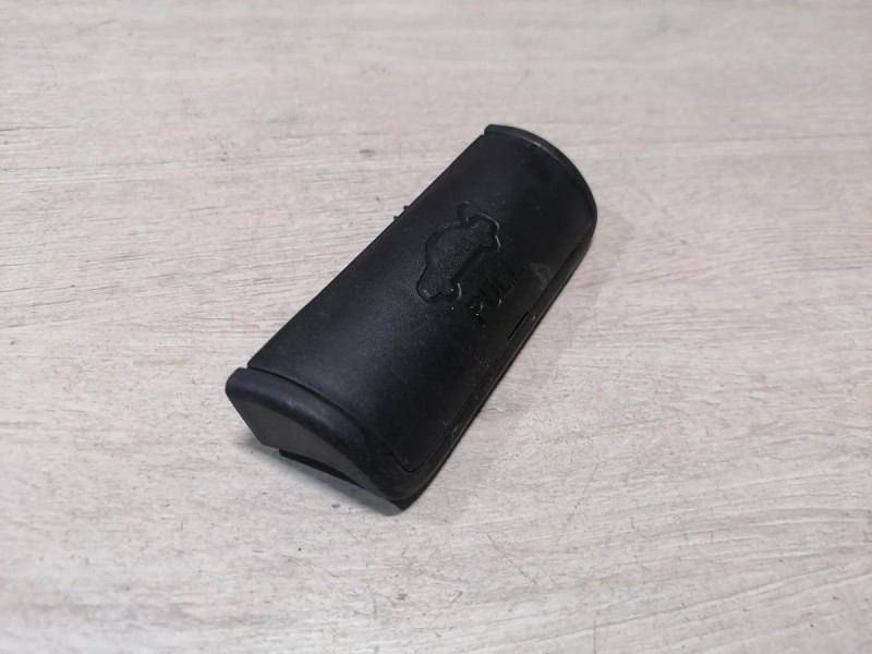 Rio 4 №1 ручка закрывания багажника