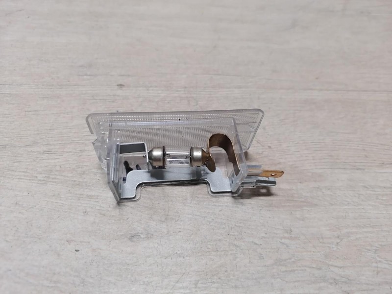 Rio 4 №1 плафон багажника