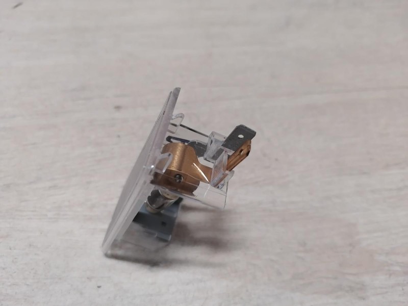 Rio 4 №1 плафон багажника