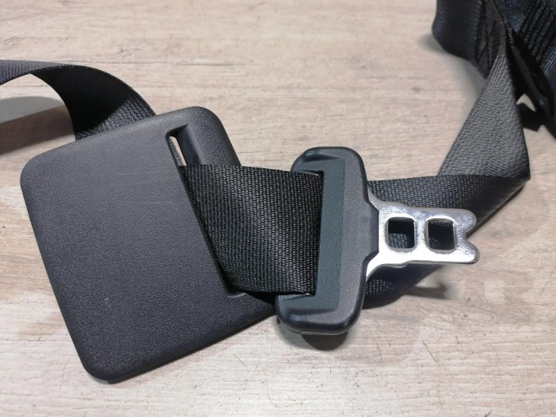 Rio 4 №1 ремень безопасности задний средний с замком