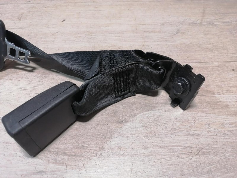 Rio 4 №1 ремень безопасности задний средний с замком