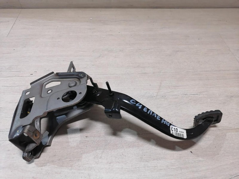 Rio 4 №1 педаль сцепления