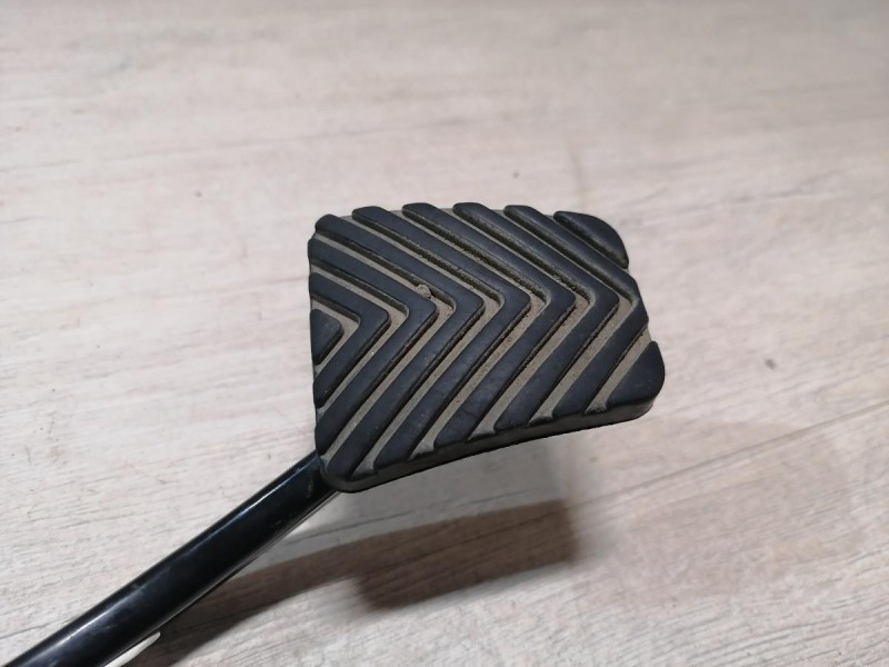 Rio 4 №1 педаль сцепления