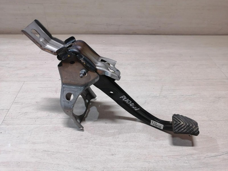 Rio 4 №1 педаль тормоза