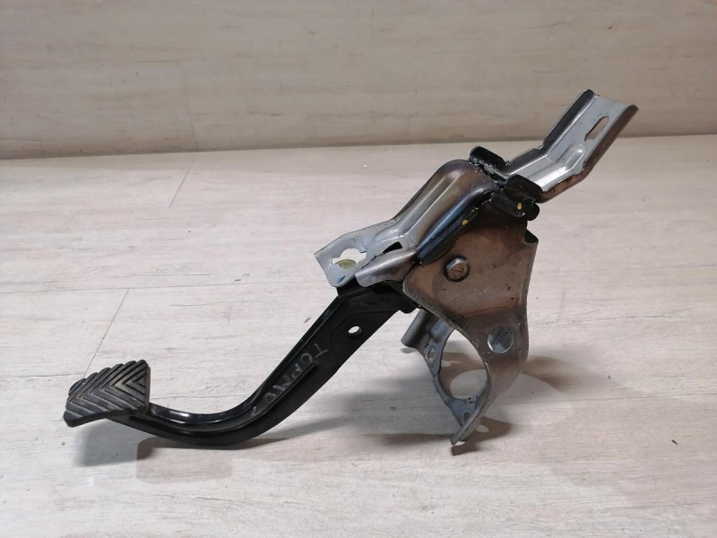 Rio 4 №1 педаль тормоза