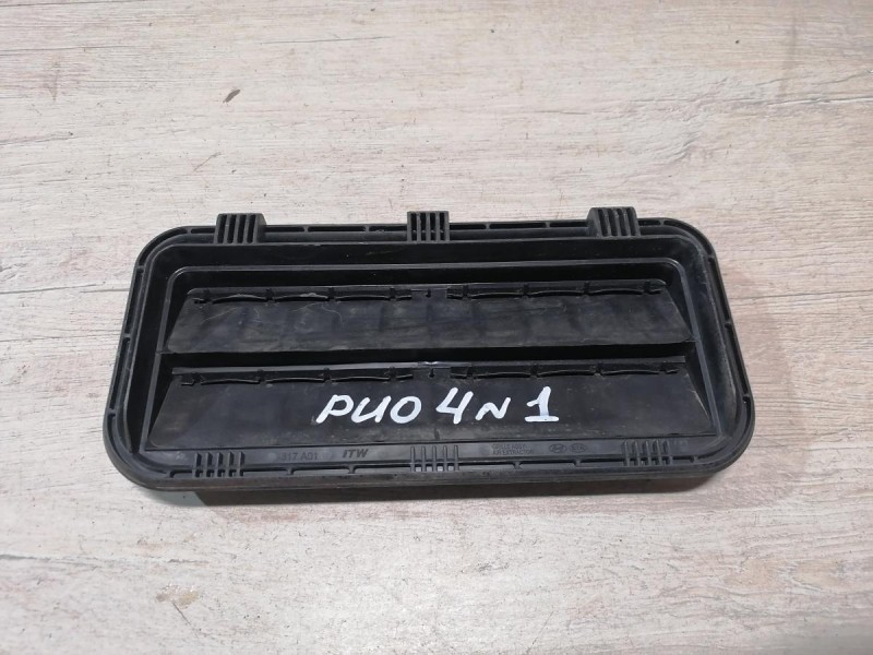 Rio 4 №1 решетка вентиляции багажника клапан
