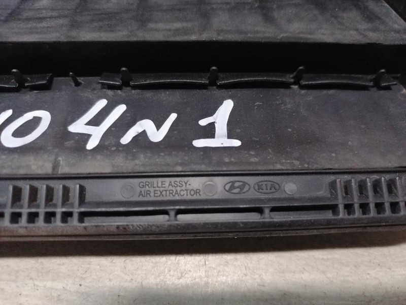 Rio 4 №1 решетка вентиляции багажника клапан